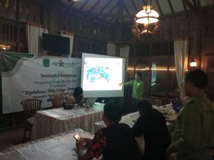 Direktur SID Humanist Center Pandu Pendampingan Pengelolaan Website Desa Linggo Kejayan Pasuruan